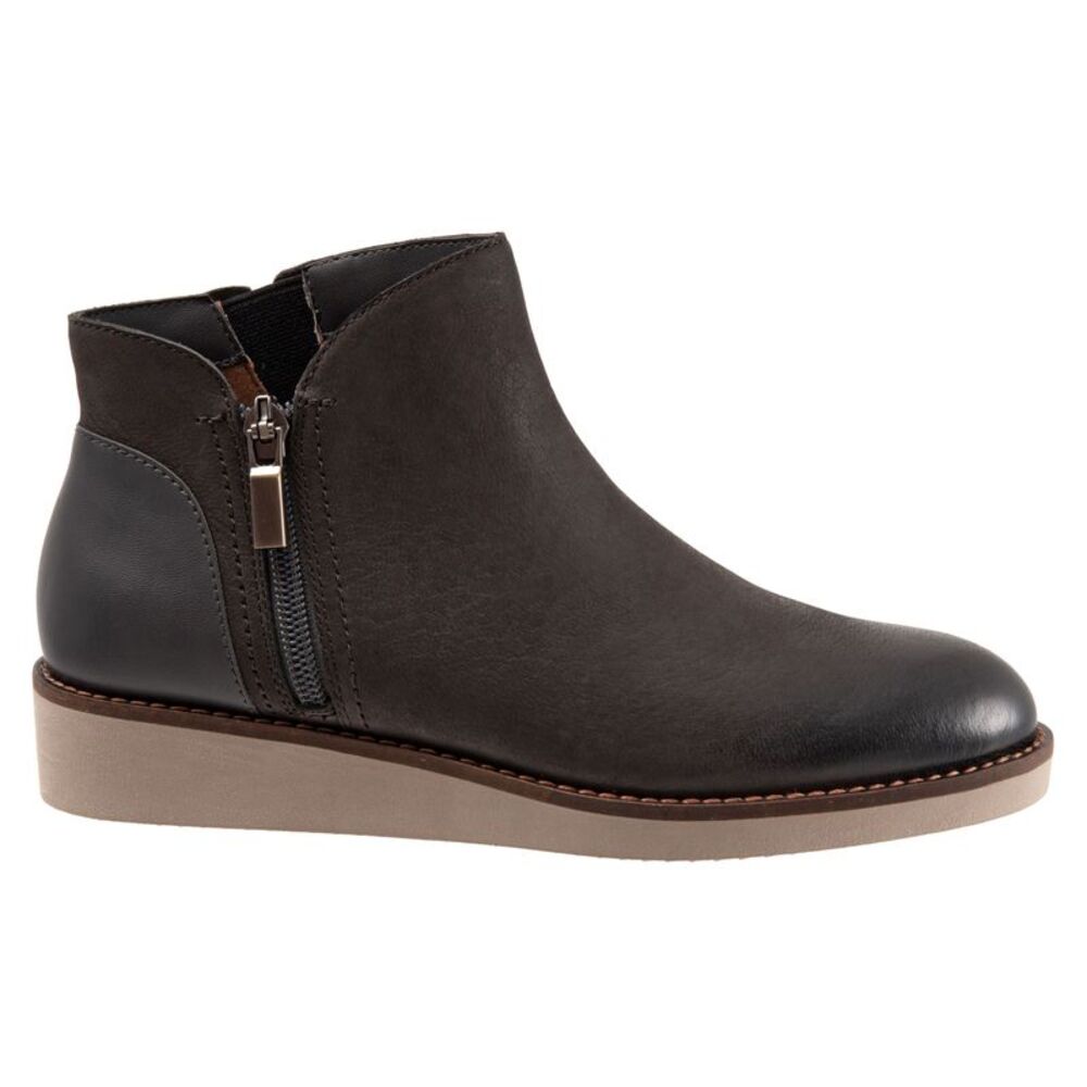 SoftWalk Black and Brown Ankle Boots size 9 wide